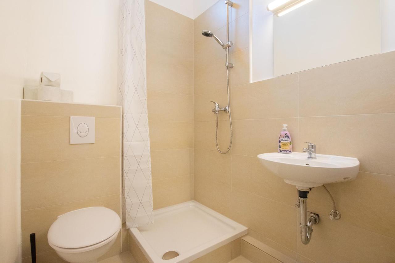 Raj Living - 1 Or 3 Room Apartments - 20 Min Messe Dus And Old Town Dus Dusseldorf Exterior photo