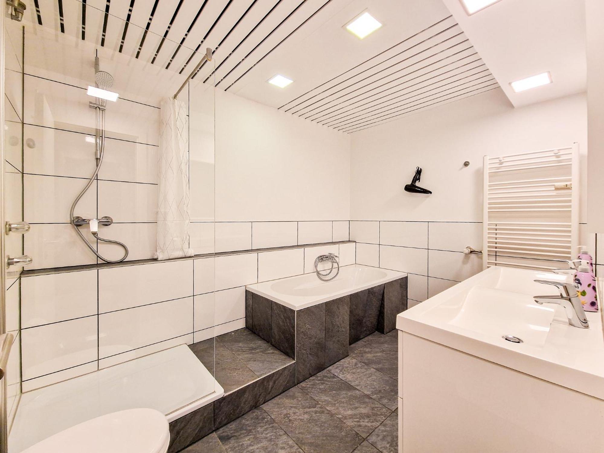 Raj Living - 1 Or 3 Room Apartments - 20 Min Messe Dus And Old Town Dus Dusseldorf Exterior photo